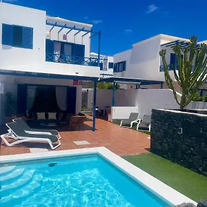 villa-optimist-rubicon-piscina-climatizada-vistas-al-mar.in-canary-islands.com/