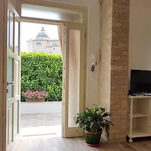 https://a-casa-di-clementina.it-lombardy.com